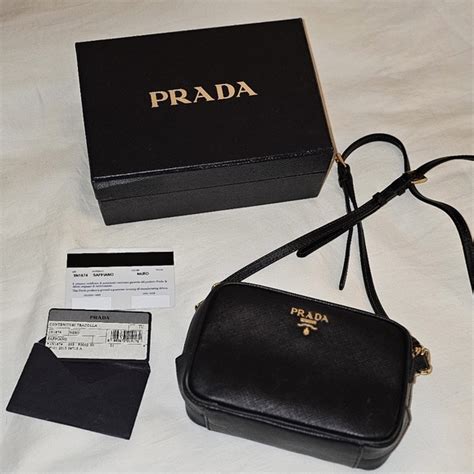 Prada Contenitore Tracolla Mini Camera Bag in Nero 